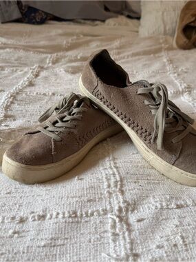 Toms Suede Lace-Up Sneakers in Taupe size 8